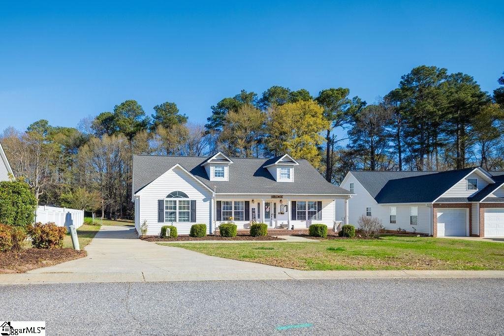 121 Amberwood Drive Anderson, SC 29621 - Photo 3 of 32