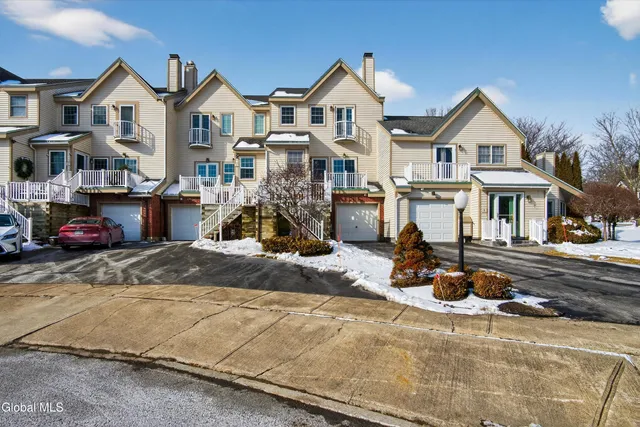 $799,900 | 3 Beach Court, Saratoga Springs, NY 12866