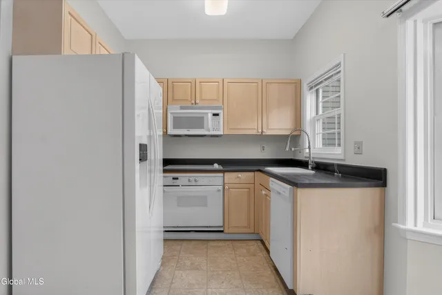 $799,900 | 3 Beach Court, Saratoga Springs, NY 12866