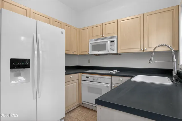 $799,900 | 3 Beach Court, Saratoga Springs, NY 12866