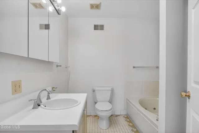 $799,900 | 3 Beach Court, Saratoga Springs, NY 12866