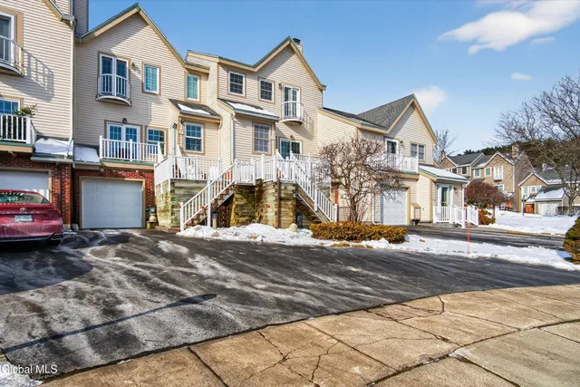 $799,900 | 3 Beach Court, Saratoga Springs, NY 12866