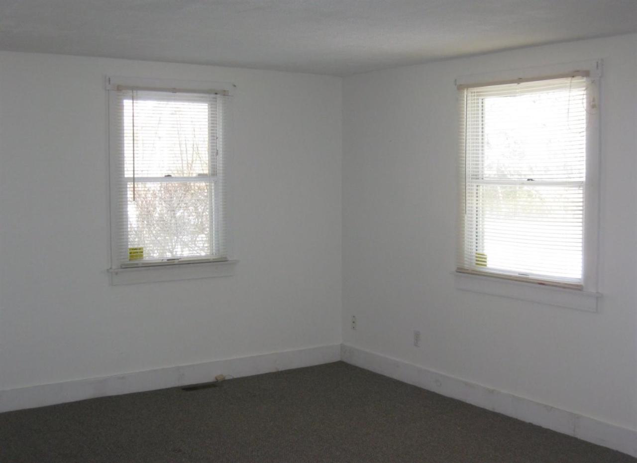 528 County Road Pocasset, MA 02559 - Photo 16 of 29 an empty room with a window