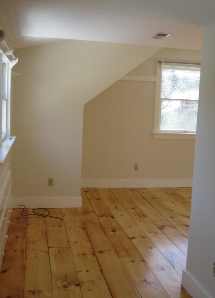 528 County Road Pocasset, MA 02559 - Photo 21 of 29 an empty room with windows