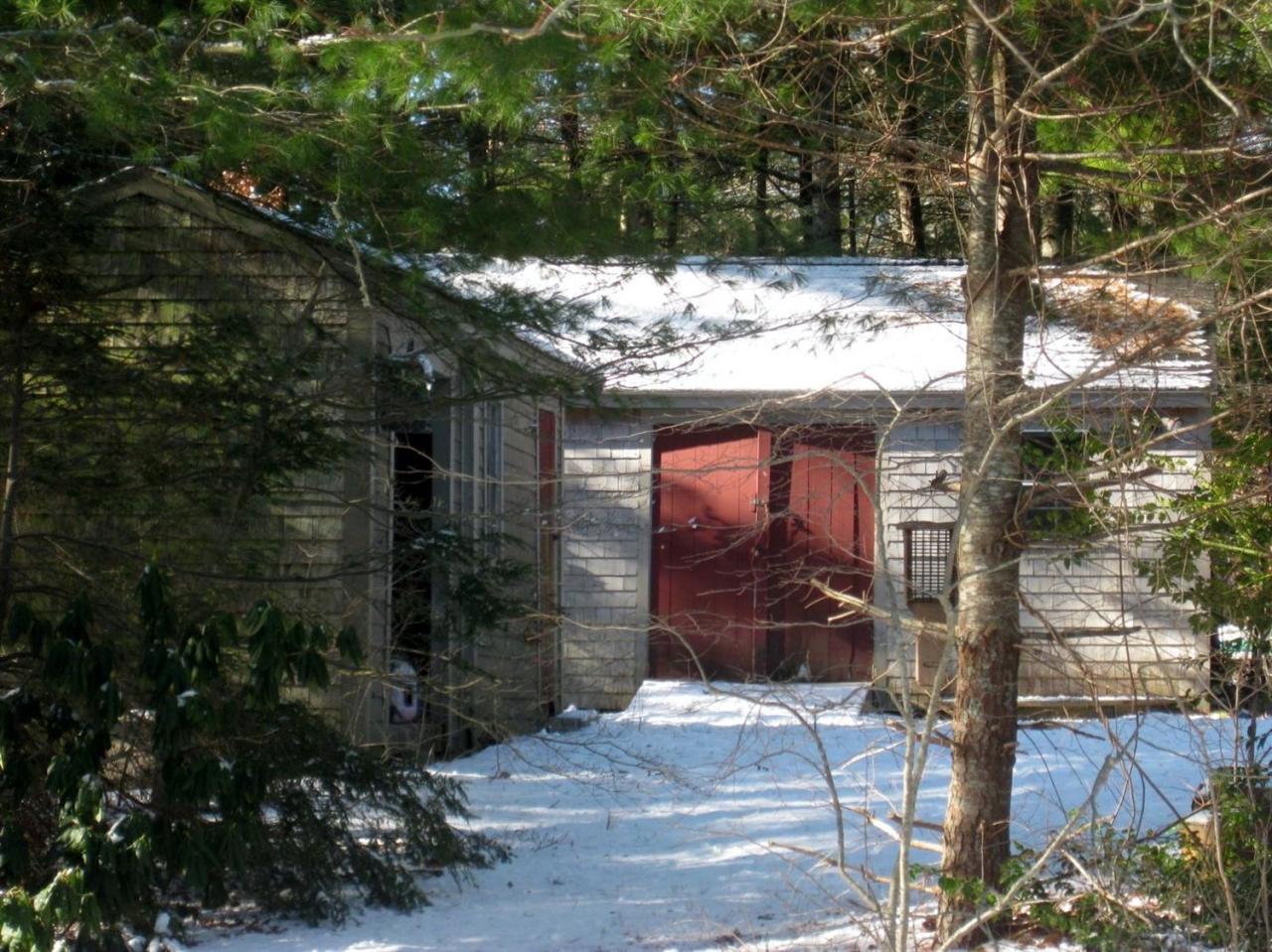 528 County Road Pocasset, MA 02559 - Photo 5 of 29 a view of a pathway of a house