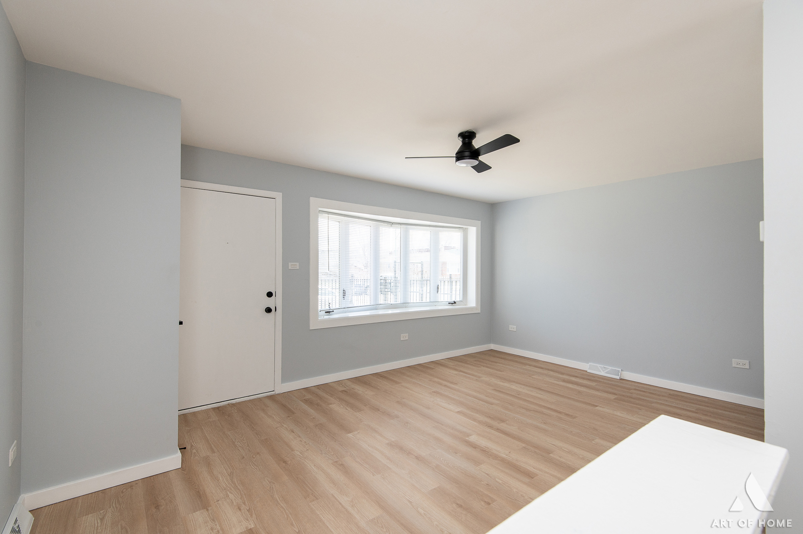 6740 South Rhodes Avenue Chicago, IL 60637 - Photo 3 of 23 Gallery Image 3