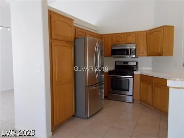 $2,700 | 6623 Star Glow Court, Las Vegas, NV 89118