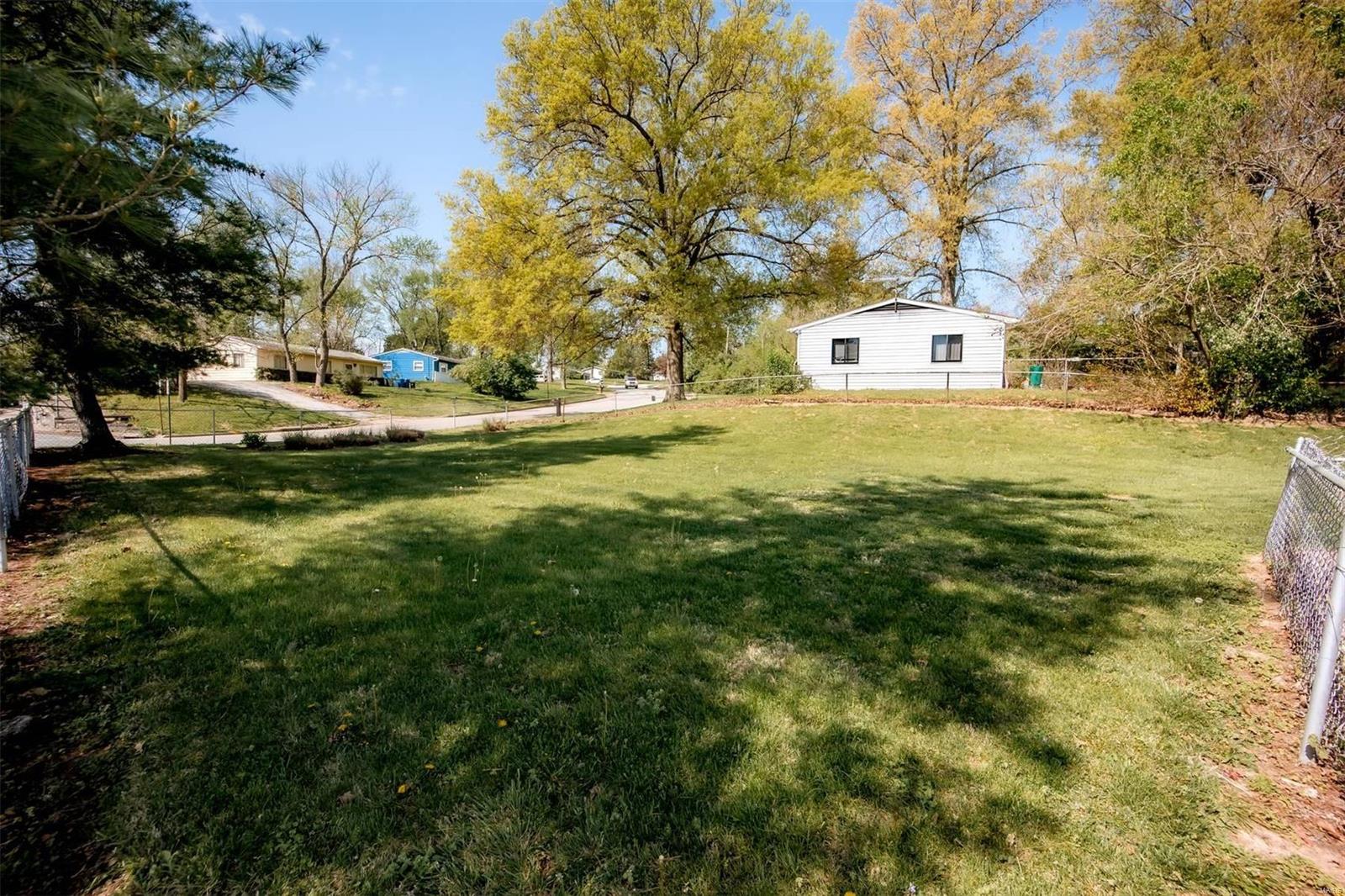249 Ries Road Ballwin, MO 63021 - Photo 3 of 21