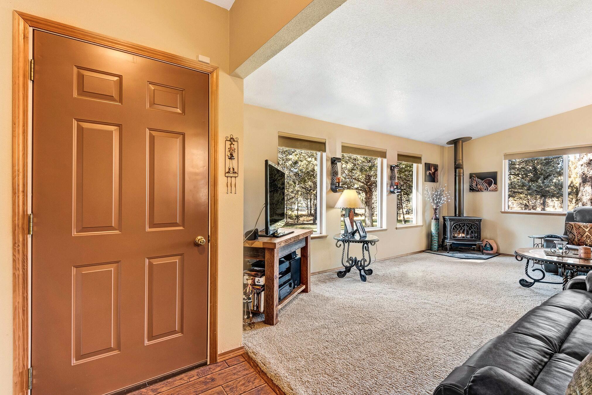 18555 Innes Market Road Bend, OR 97703 - Photo 6 of 52 6