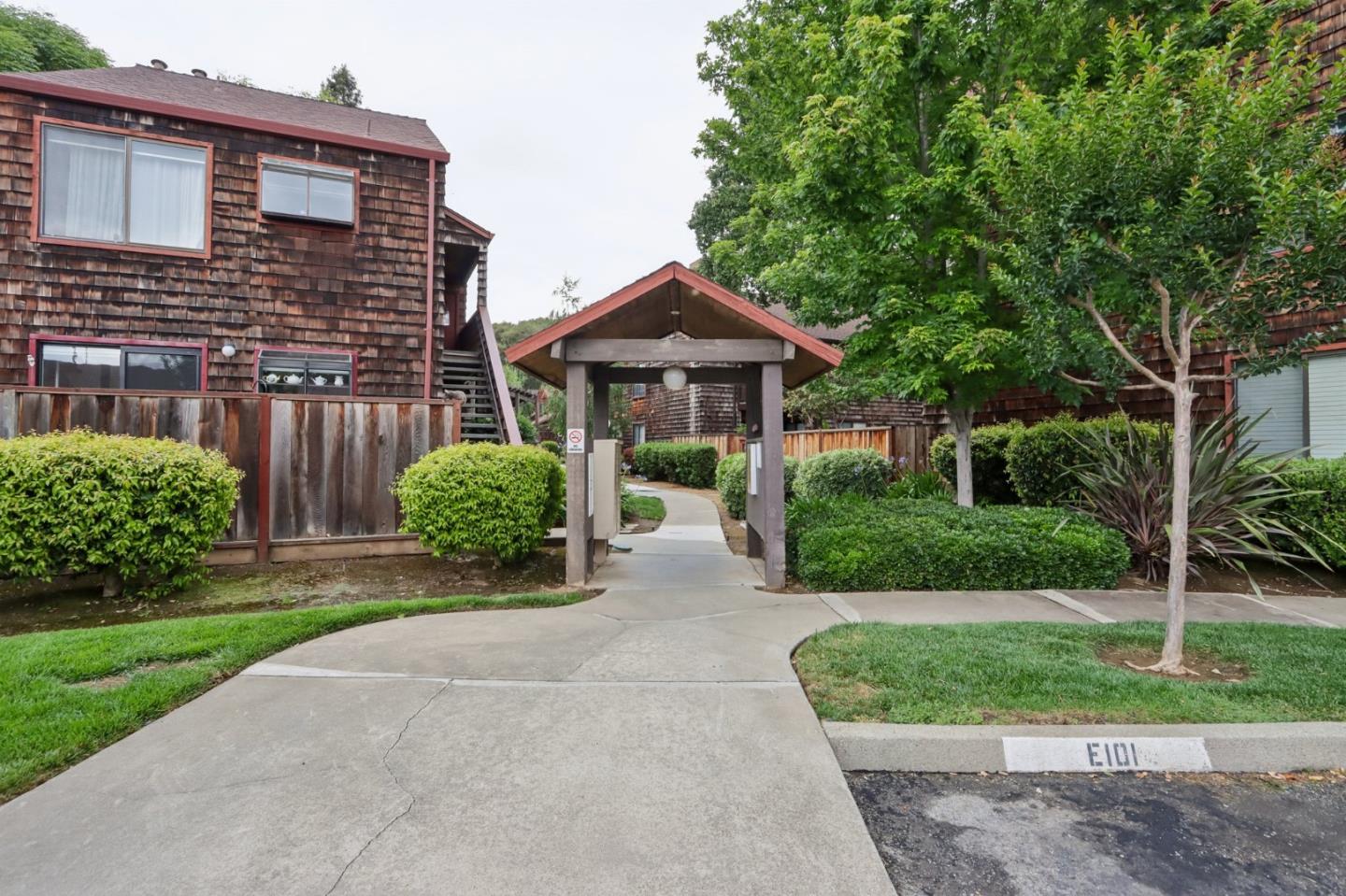 1555 Hecker Pass Road, Unit E201 Gilroy, CA 95020 - Photo 19 of 28
