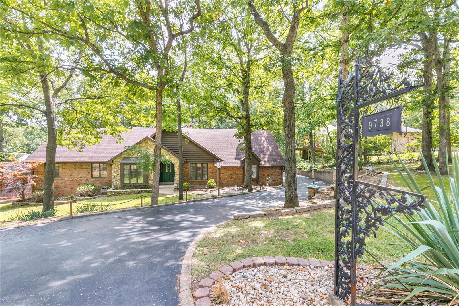 9738 Fall Ridge Trail St. Louis, MO 63127 - Photo 1 of 29 Gallery Image 1