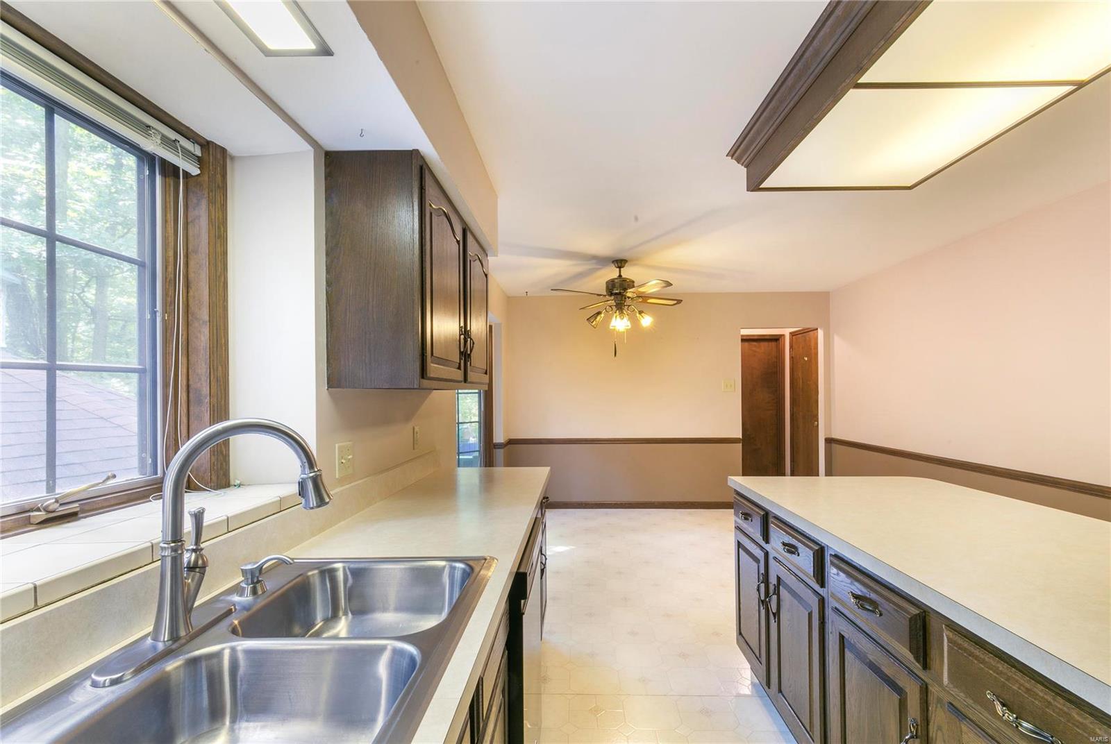 9738 Fall Ridge Trail St. Louis, MO 63127 - Photo 10 of 29 Gallery Image 10