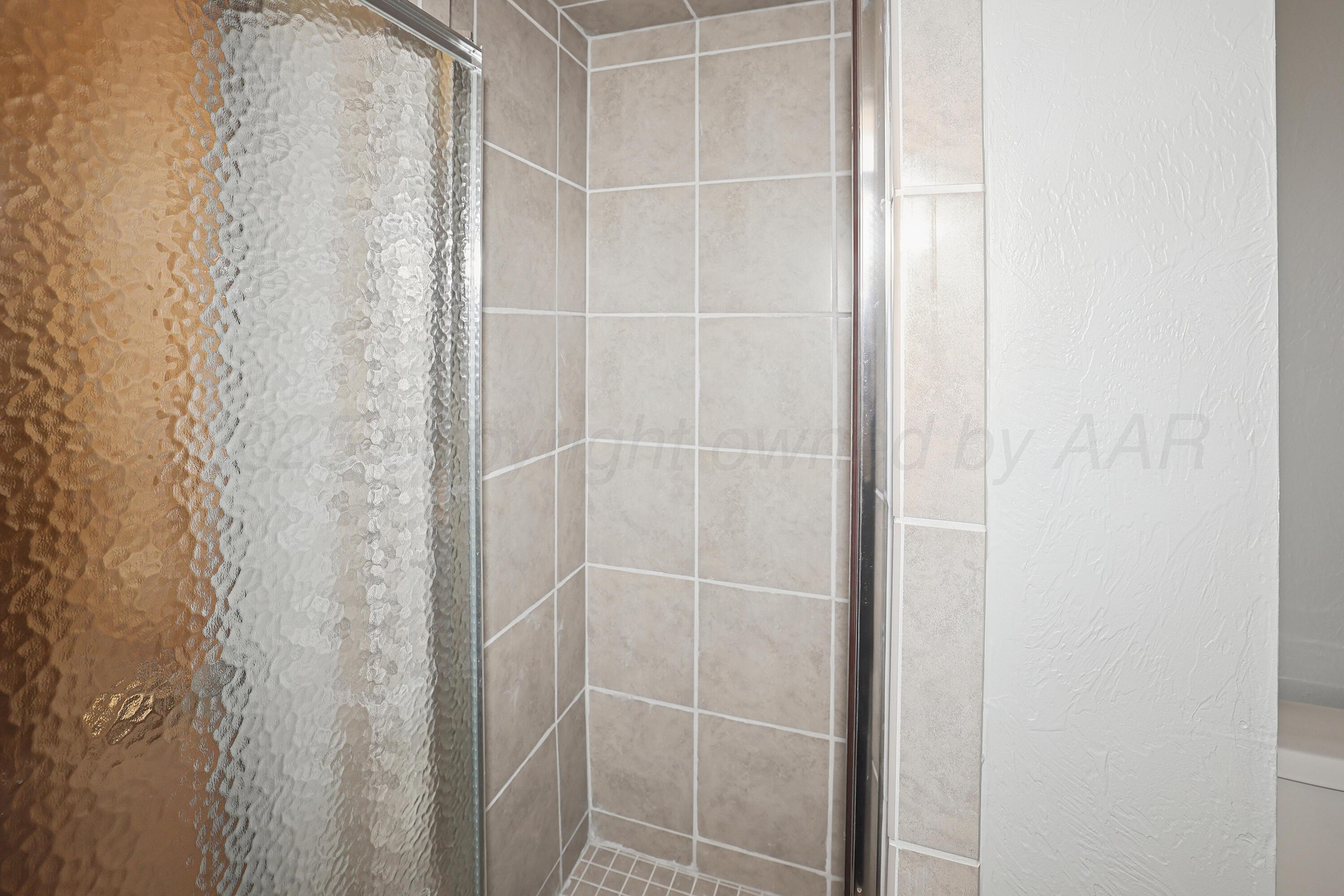 8626 River Road Amarillo, TX 79108 - Photo 14 of 26 14-Primary Bath