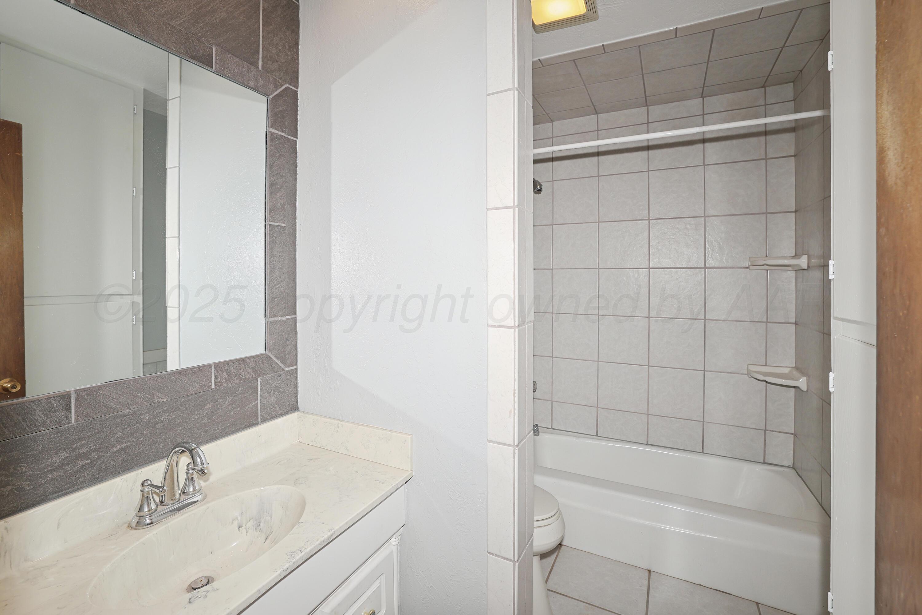 8626 River Road Amarillo, TX 79108 - Photo 17 of 26 17-Bathroom