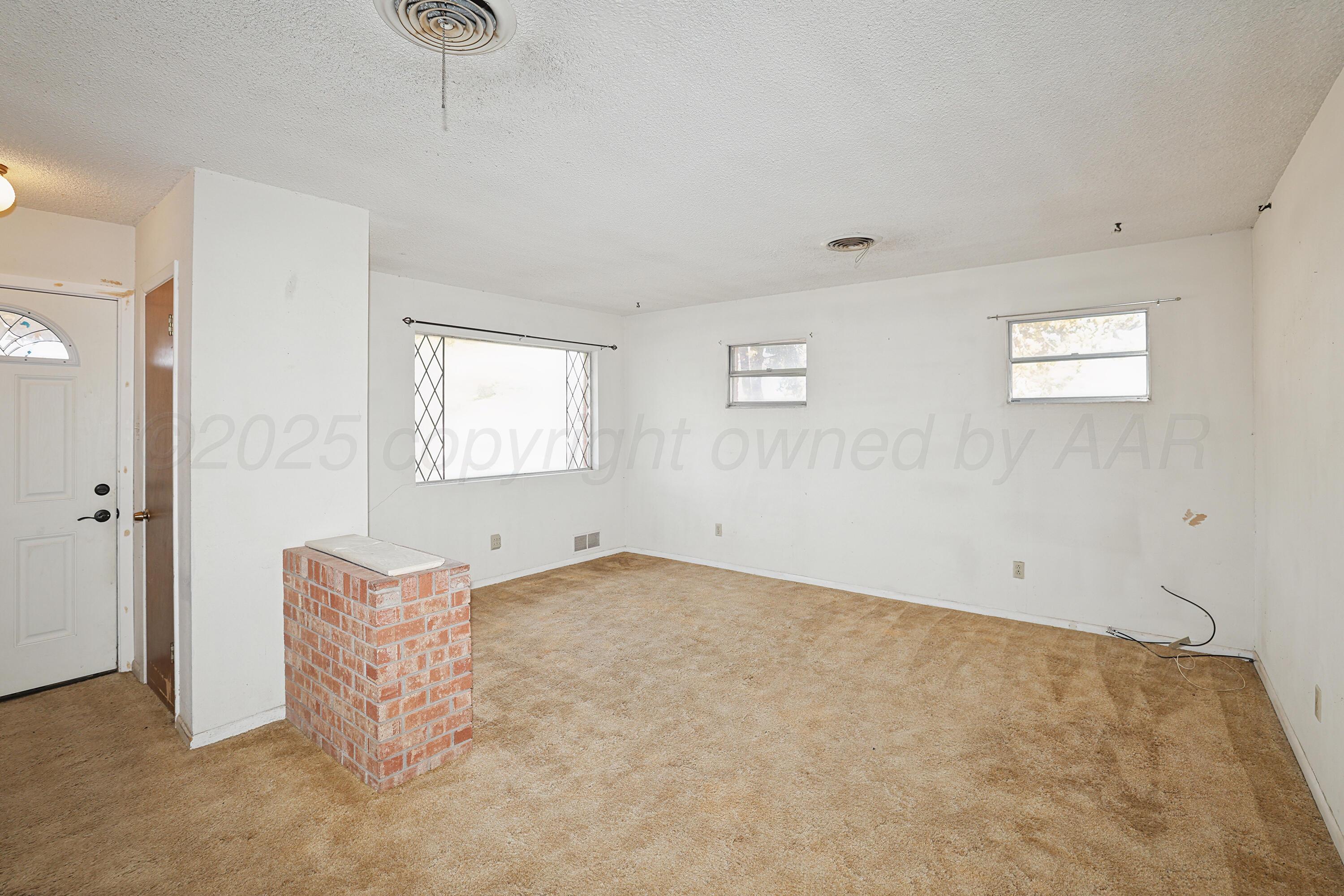 8626 River Road Amarillo, TX 79108 - Photo 4 of 26 4-Living Area