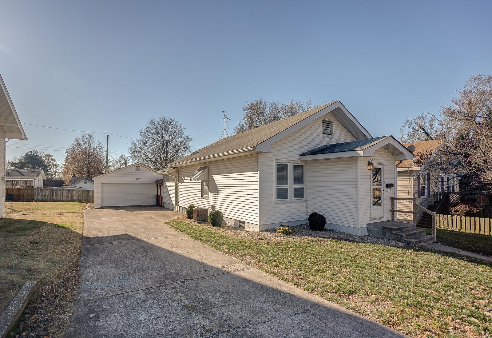 131 West 4th Street Roxana, IL 62084 - Photo 3 of 31