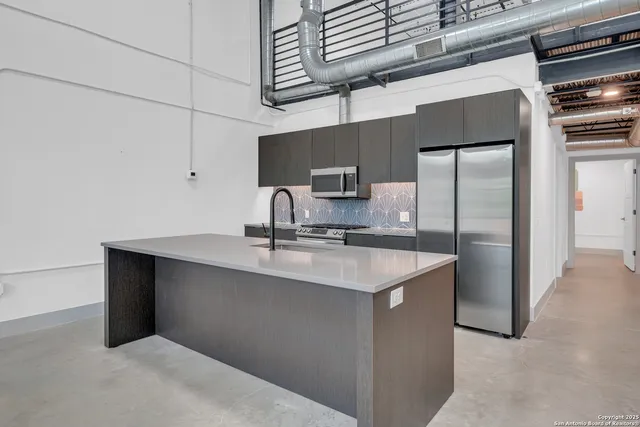 $3,490 | 215 Coca-Cola Place, Unit 313, San Antonio, TX 78220