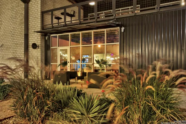 $3,490 | 215 Coca-Cola Place, Unit 313, San Antonio, TX 78220