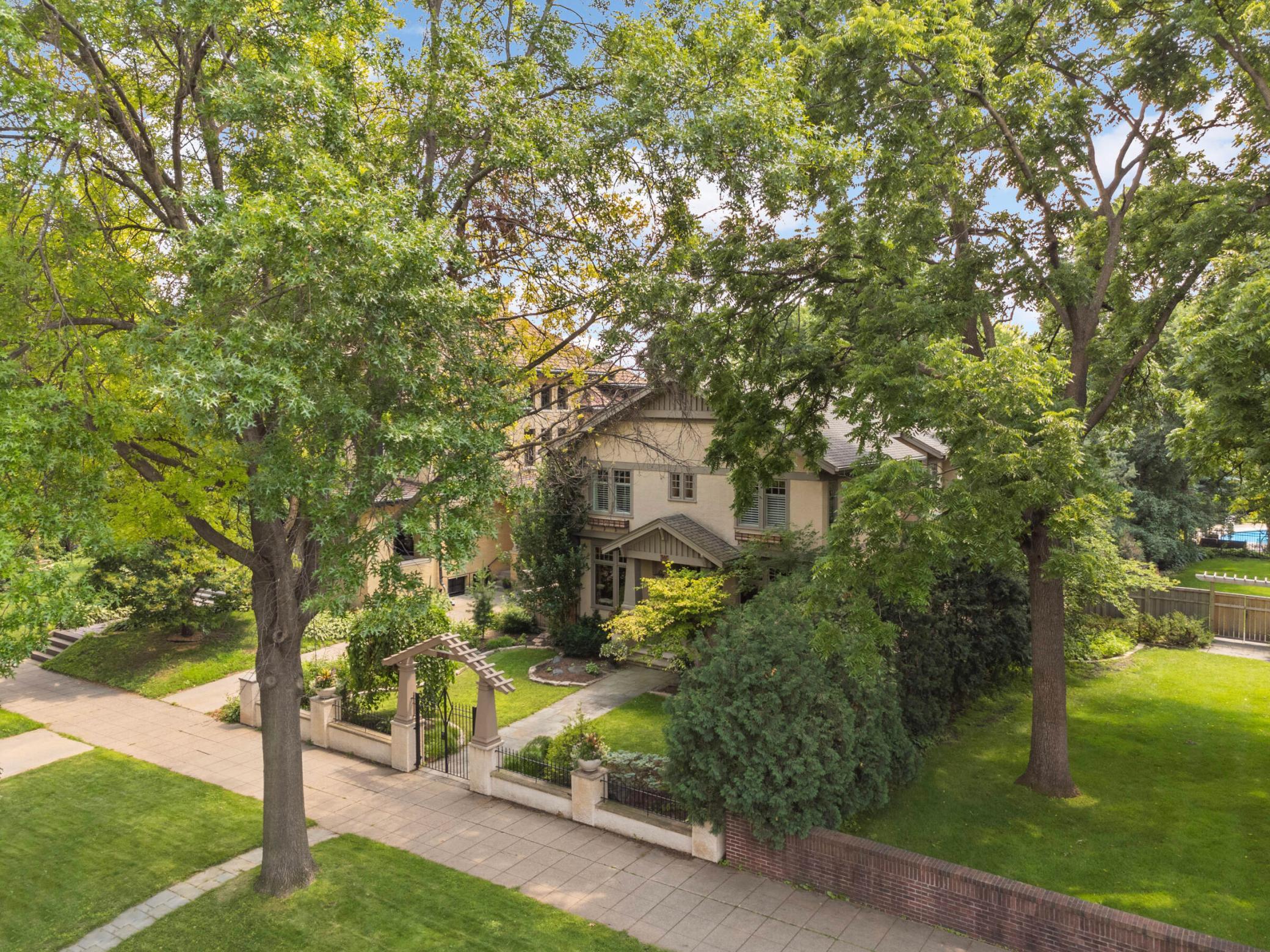 582 Summit Avenue St. Paul, MN 55102 - Photo 3 of 69
