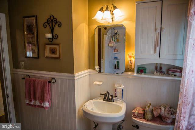 2912 Topaz Road Baltimore, MD 21234 - Photo 19 of 27 Bath