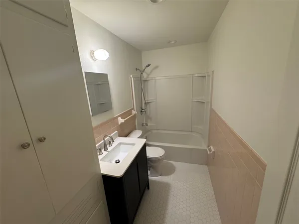 $1,950 | 2514 West 12th Street, Unit D, Austin, TX 78703