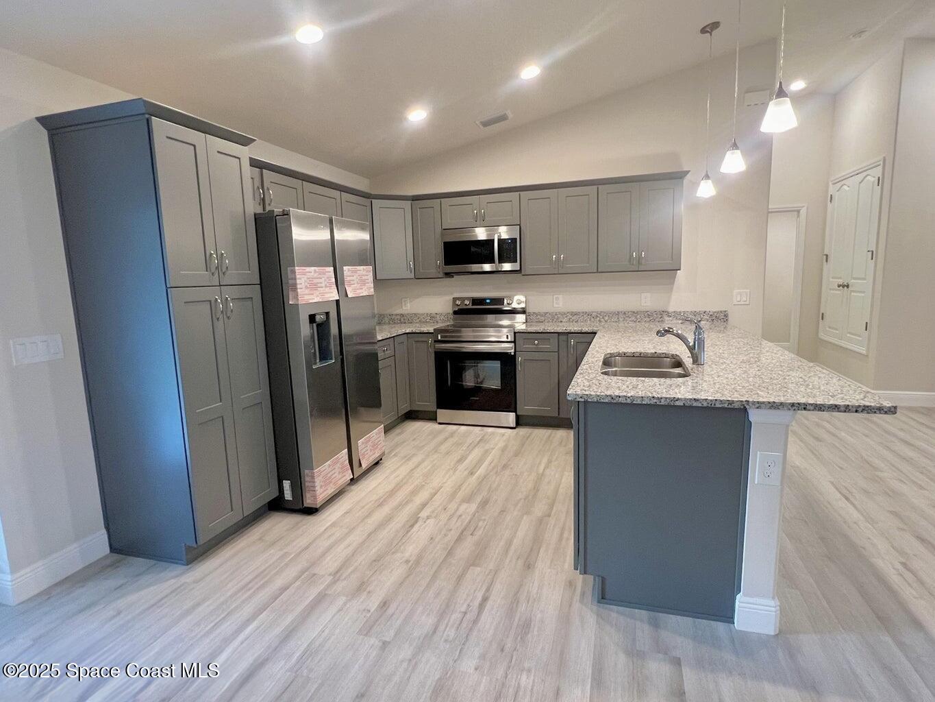 960 Happiness Avenue Southwest Palm Bay, FL 32908 - Photo 4 of 17 IMG_2970