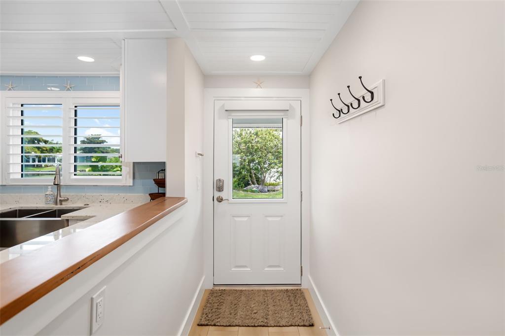546 Spanish Drive South Longboat Key, FL 34228 - Photo 5 of 57