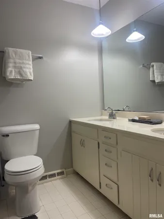 $365,000 | 7228 North Crabapple Court, Peoria, IL 61614