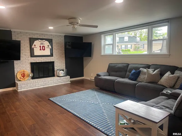 $365,000 | 7228 North Crabapple Court, Peoria, IL 61614