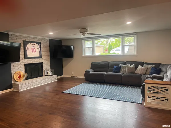 $365,000 | 7228 North Crabapple Court, Peoria, IL 61614