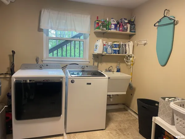 $365,000 | 7228 North Crabapple Court, Peoria, IL 61614
