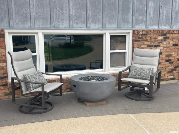 $365,000 | 7228 North Crabapple Court, Peoria, IL 61614