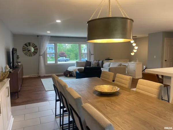 $365,000 | 7228 North Crabapple Court, Peoria, IL 61614