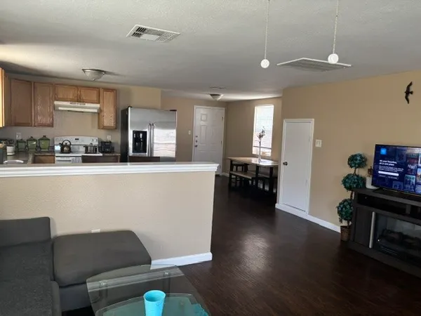 $3,000 | 2215 Hollywood Avenue, Galveston, TX 77551