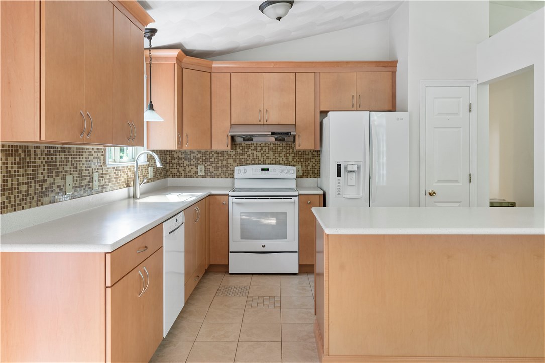 360 Gardiner Road Richmond, RI 02892 - Photo 4 of 27