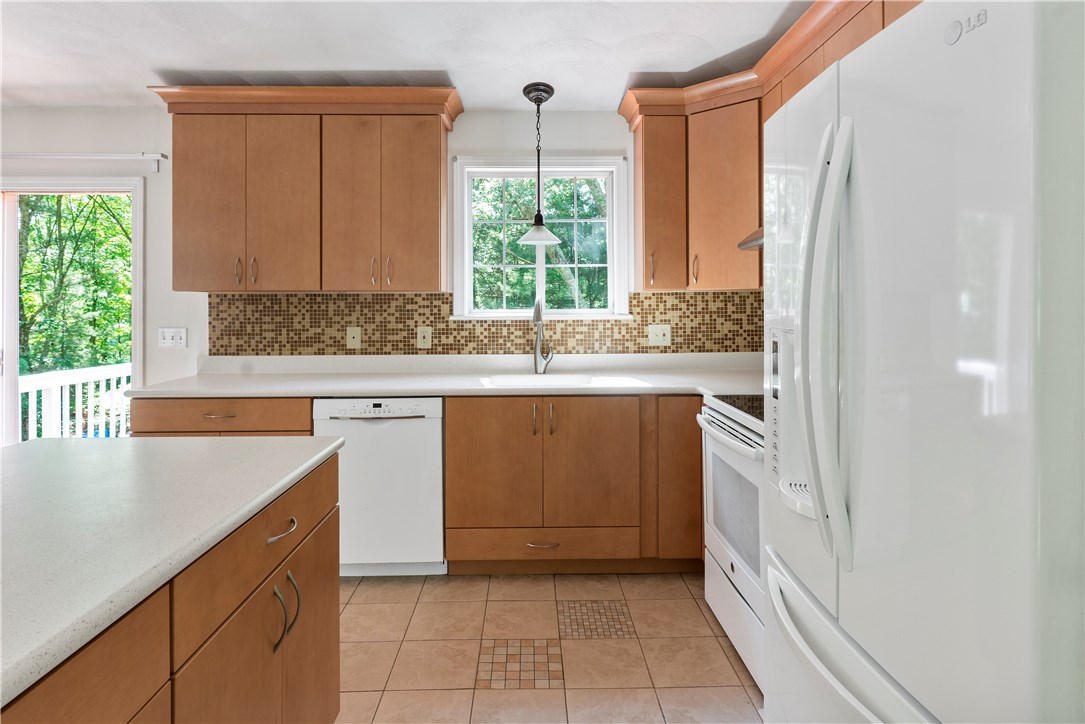 360 Gardiner Road Richmond, RI 02892 - Photo 5 of 27