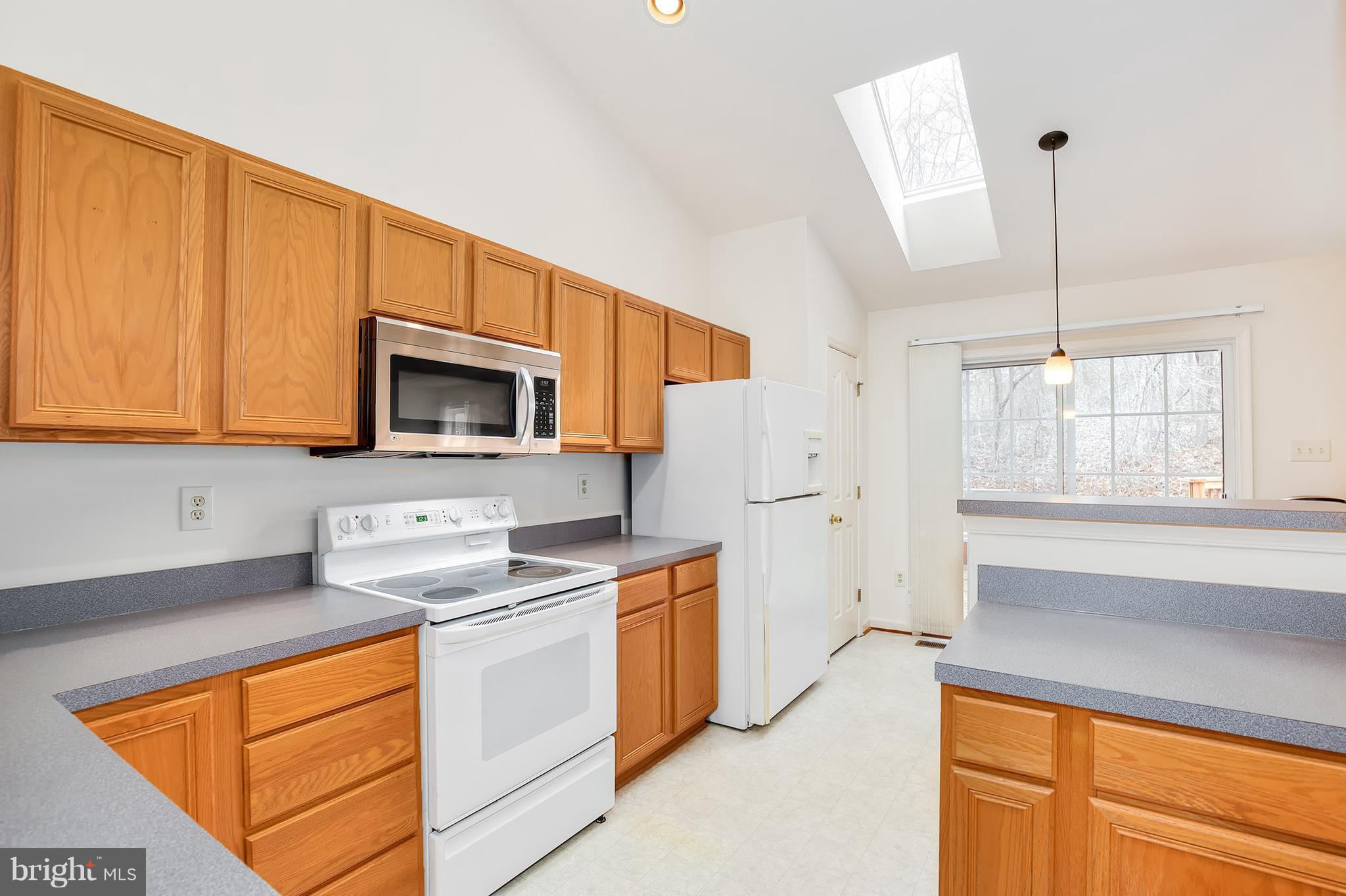 6319 Patuxent Quarter Road Hanover, MD 21076 - Photo 9 of 30 Eat-in Kitchen with built -in microwave