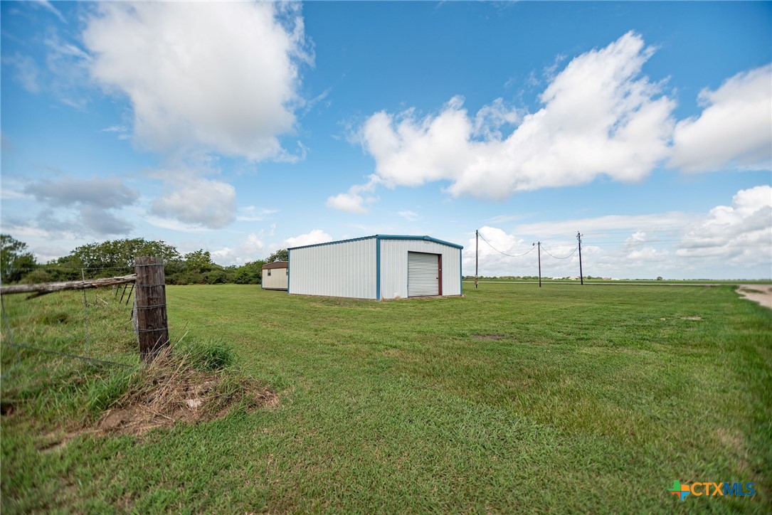 1849 Royal Road Port Lavaca, TX 77979 - Photo 10 of 40 a backyard of a house