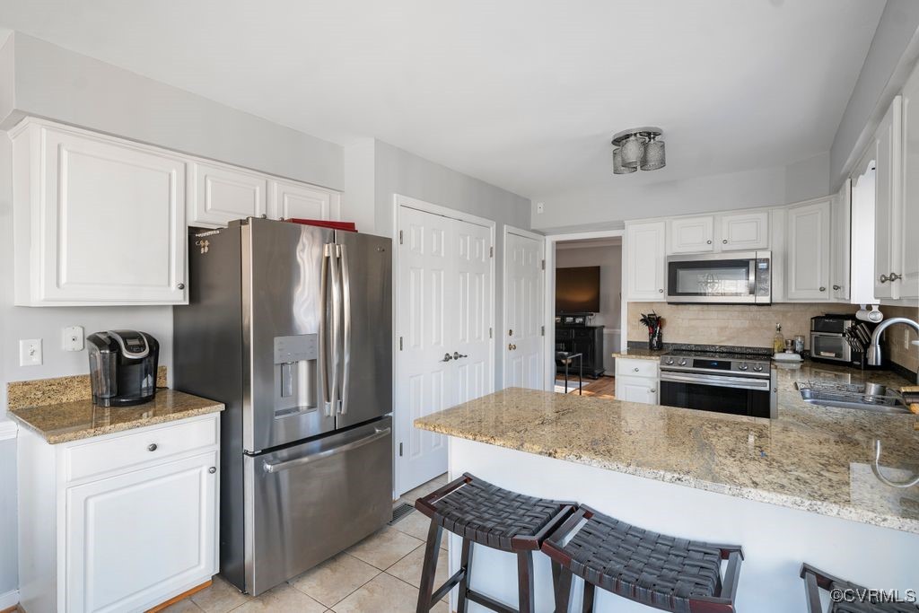 4360 Worsham Road Powhatan, VA 23139 - Photo 11 of 30 Kitchen with a breakfast bar, stainless steel appl
