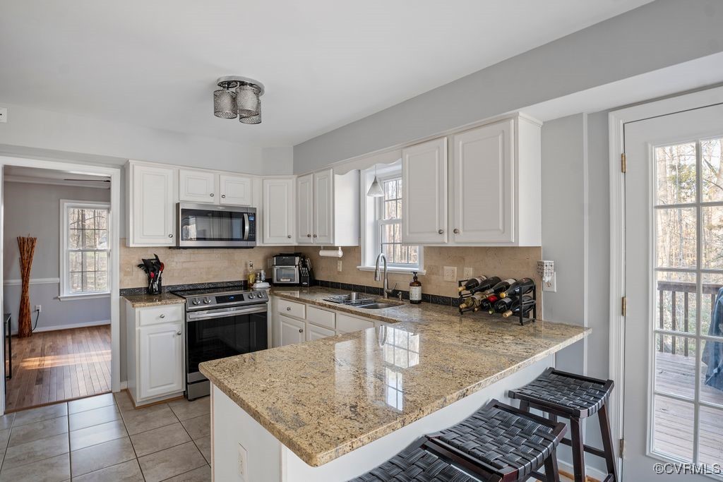 4360 Worsham Road Powhatan, VA 23139 - Photo 10 of 30 Kitchen with stainless steel appliances, decorativ