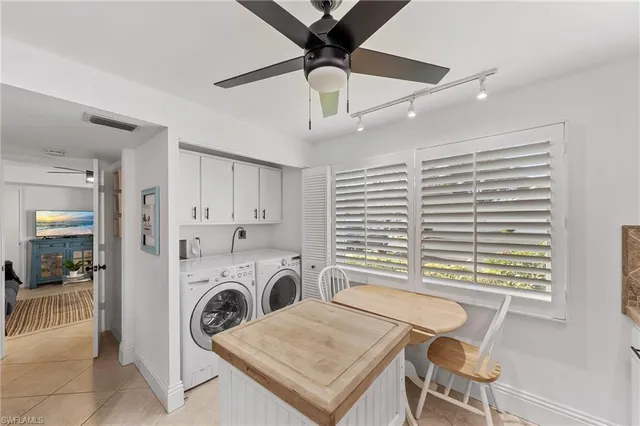 a view of a livingroom with furniture and a ceiling fan