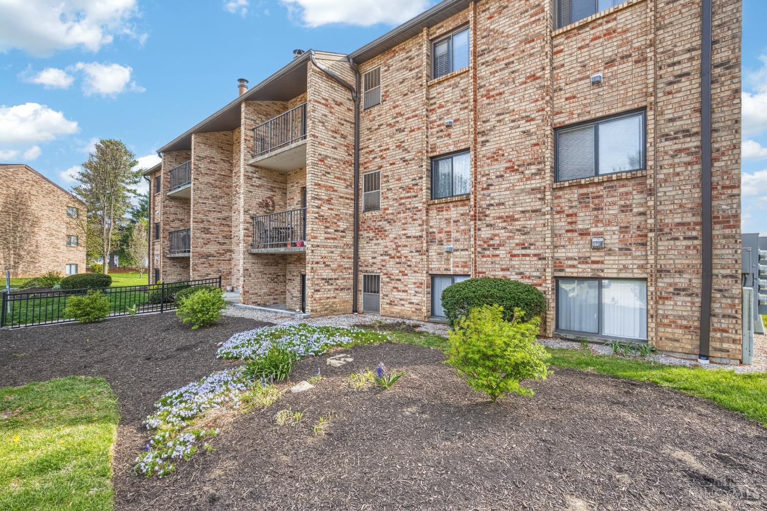 547 Davis Road, Unit 3 Cincinnati, OH 45255 - Photo 2 of 18