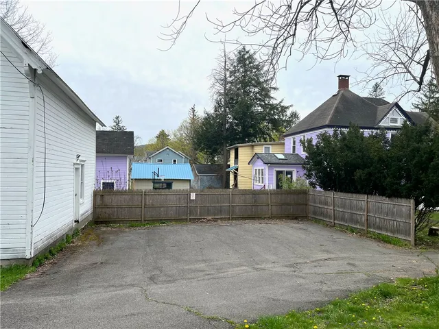 $950 | 89 Chestnut Street, Unit 2, Oneonta, NY 13820