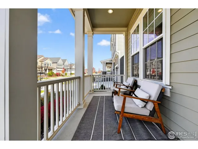 a view of entryway with a front door