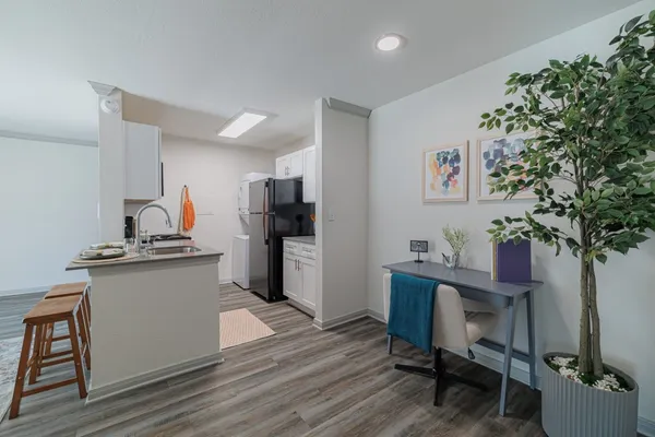 $865 | 200 Hollow Tree Lane, Unit 10211, Houston, TX 77090