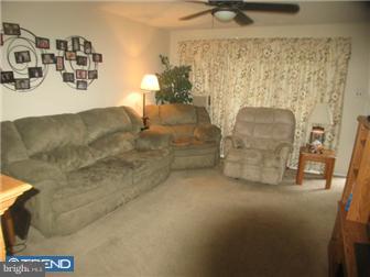 106 Roberts Road Brookhaven, PA 19015 - Photo 12 of 12 Living Room