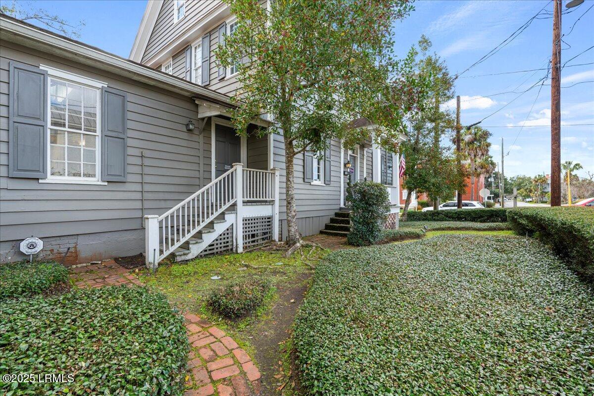409 Carteret Street Beaufort, SC 29902 - Photo 28 of 45 28-Front Yard
