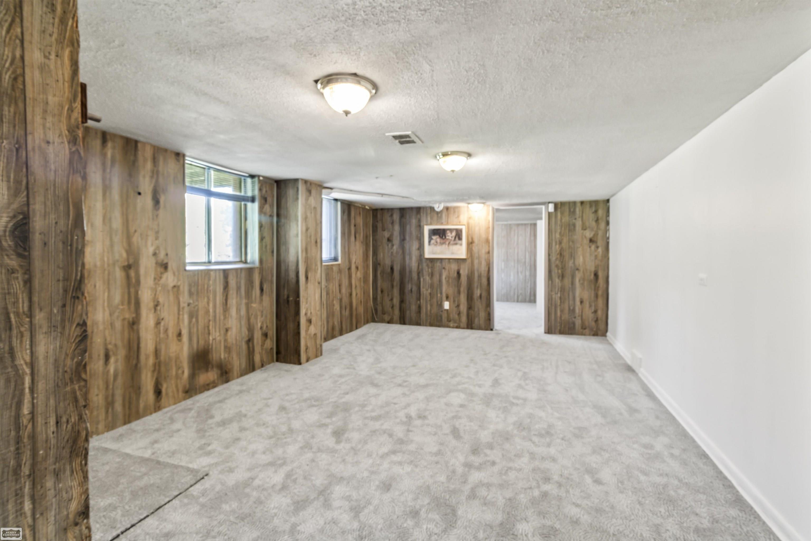 42910 Utica Road Sterling Heights, MI 48314 - Photo 23 of 32 50176117-E9DA73C0-69C1-4119-A784-94D0F82BB8EE.JPG