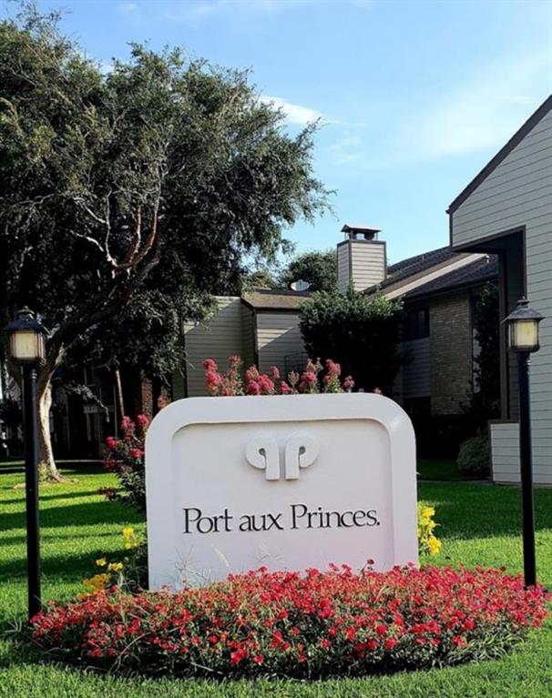 7043 North Holiday Dr