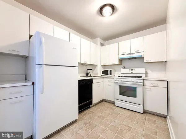 $1,390 | 130 Slade Avenue, Unit 411, Baltimore, MD 21208